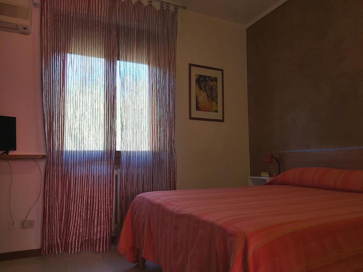 Hotel La Passeggiata Desenzano del Garda Eksteriør billede
