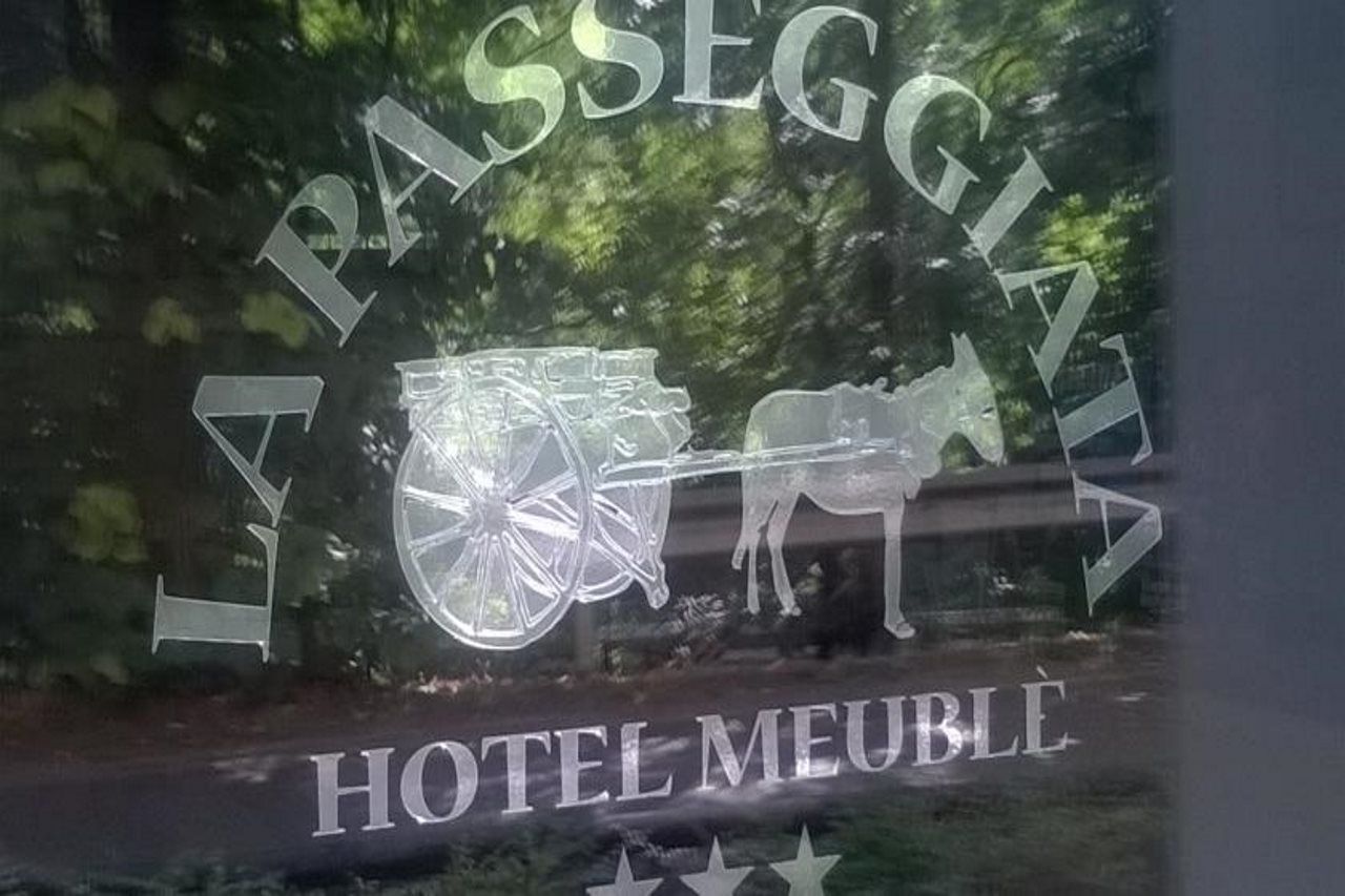 Hotel La Passeggiata Desenzano del Garda Eksteriør billede