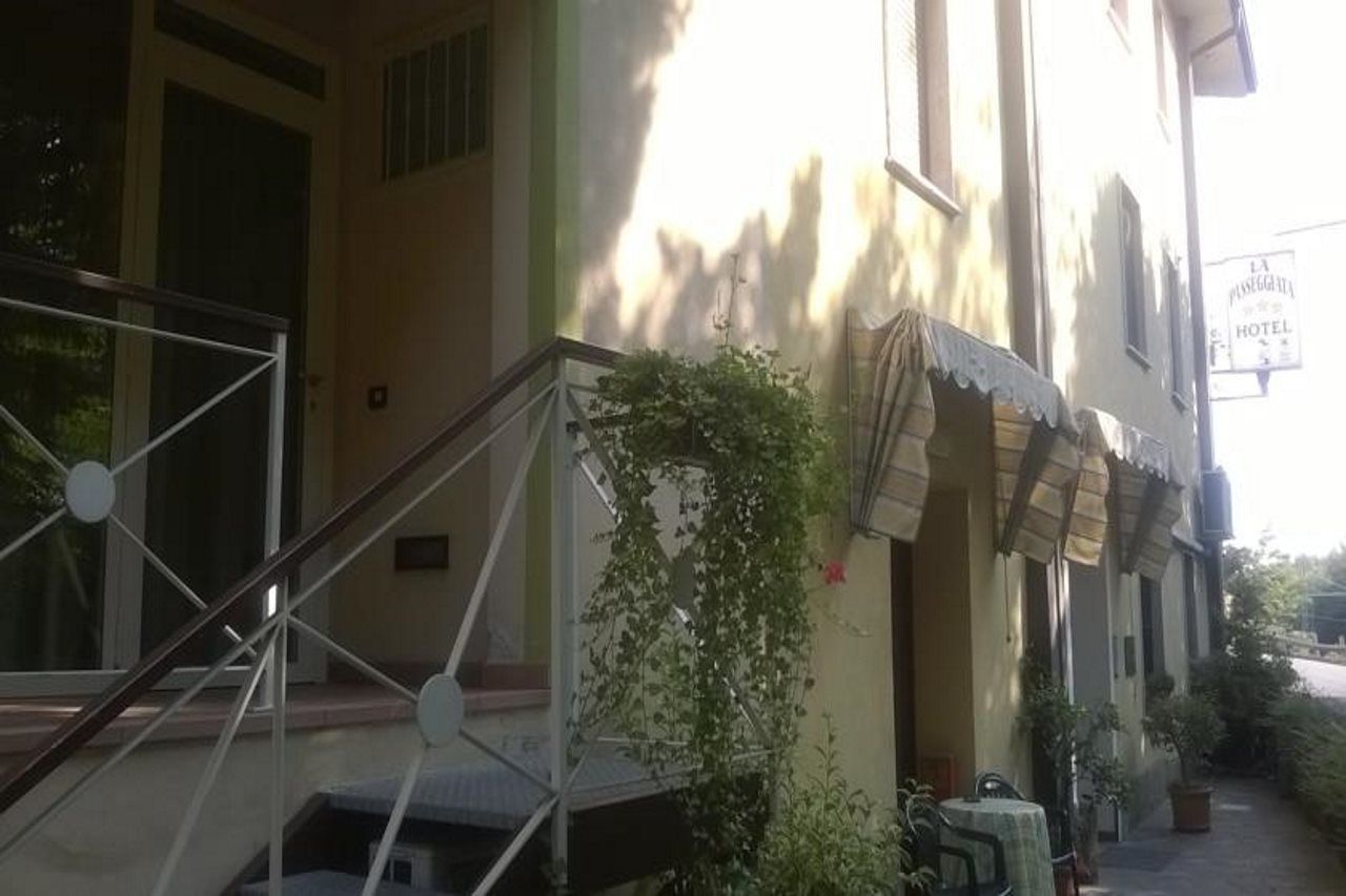 Hotel La Passeggiata Desenzano del Garda Eksteriør billede