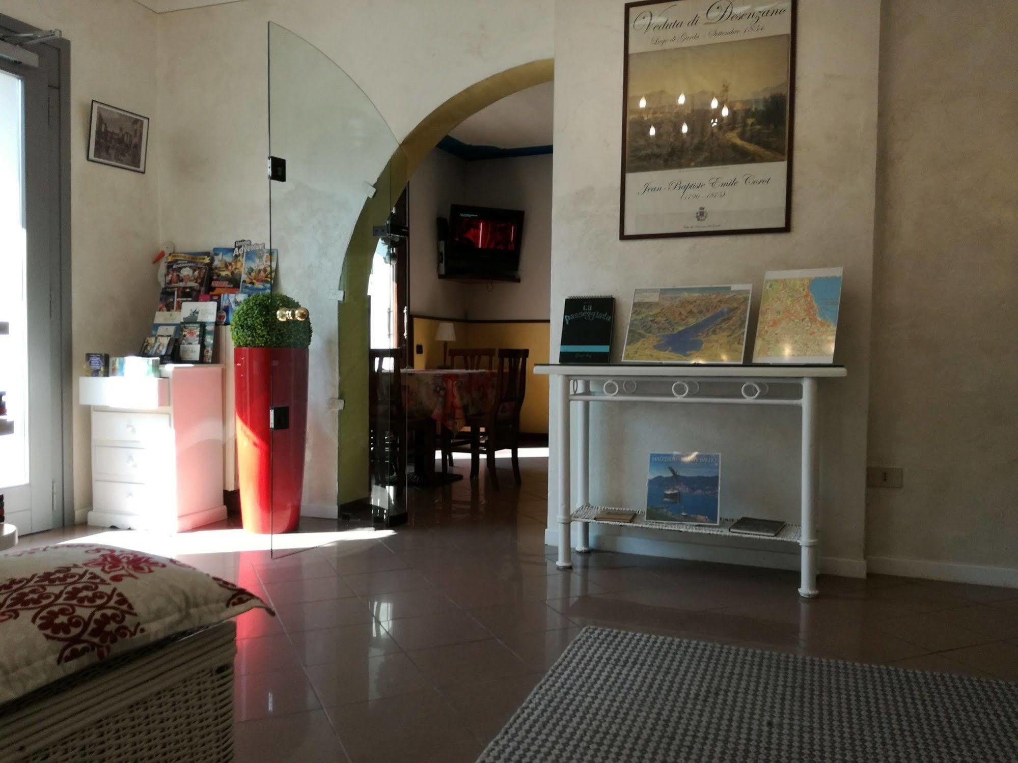 Hotel La Passeggiata Desenzano del Garda Eksteriør billede